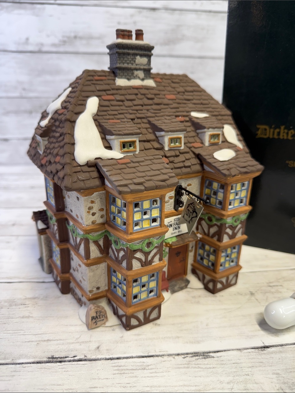 Dept 56 “Sir John Falstaff Inn” Dickens Christmas Village series w box/ light